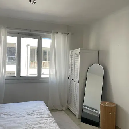 Le Niquet Spacious 2-bedroom In The Heart Of Appartamento