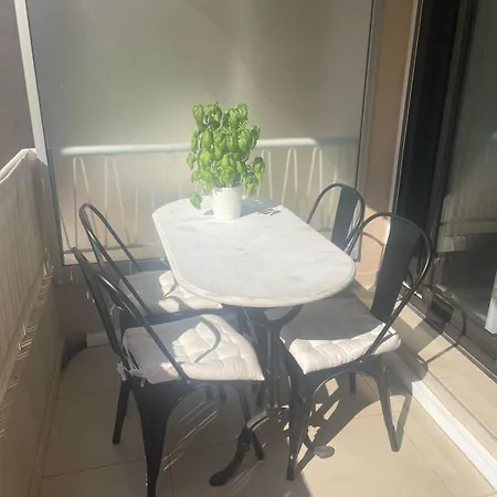 Le Niquet Spacious 2-bedroom In The Heart Of Antibes