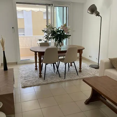 شقة Le Niquet Spacious 2-bedroom In The Heart Of *