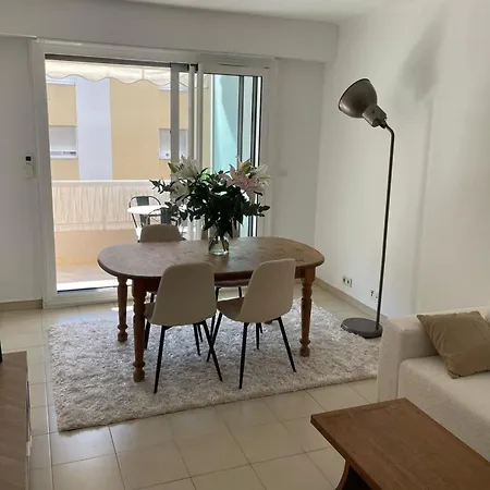 Le Niquet Spacious 2-bedroom In The Heart Of Appartamento Antibes