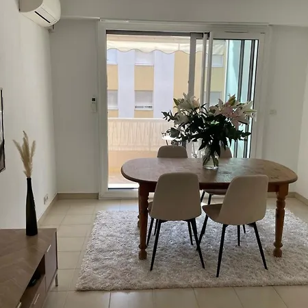 Le Niquet Spacious 2-bedroom In The Heart Of Daire Antibes