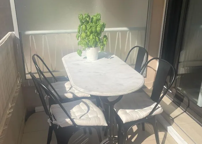 Le Niquet Spacious 2-bedroom In The Heart Of Antibes