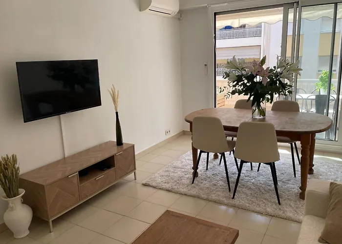 Le Niquet Spacious 2-bedroom In The Heart Of * أنتيب