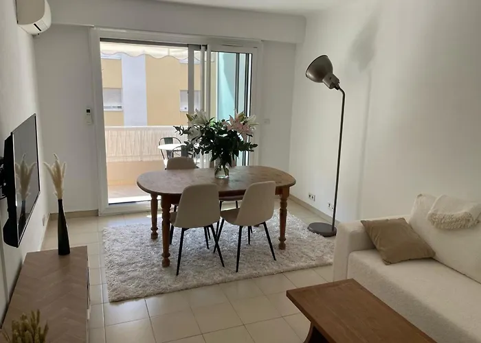 Le Niquet Spacious 2-bedroom In The Heart Of Appartement Antibes