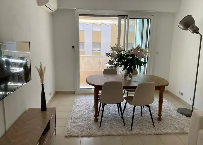 Le Niquet Spacious 2-bedroom In The Heart Of شقة أنتيب