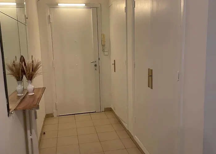 Le Niquet Spacious 2-bedroom In The Heart Of Appartement Antibes