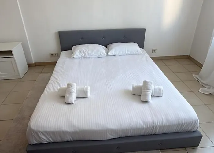 Le Niquet Spacious 2-bedroom In The Heart Of شقة أنتيب