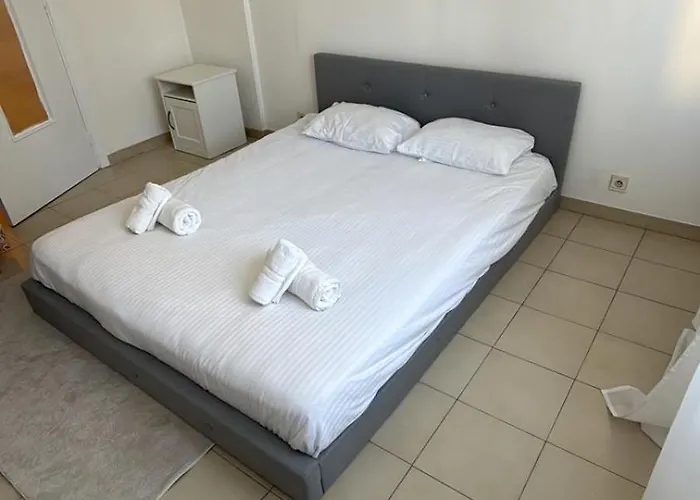 Le Niquet Spacious 2-bedroom In The Heart Of Appartement Antibes